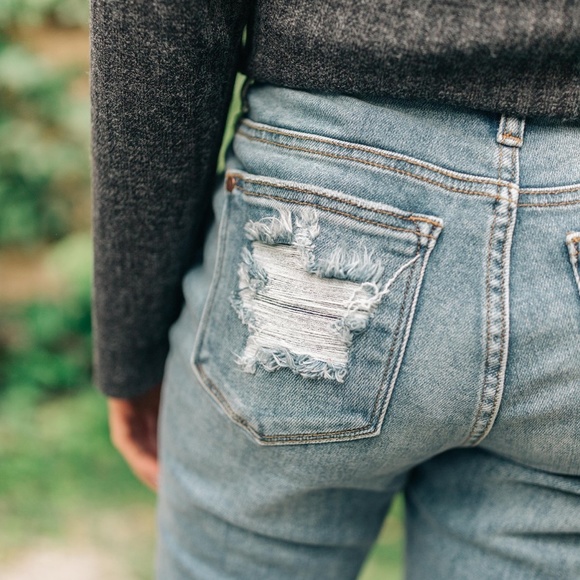 Judy Blue Mid-Rise Distressed Boyfriend Jeans - Picture 3 of 4